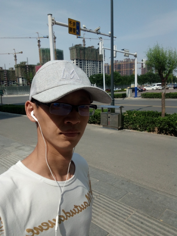 挥一挥手什么都没有的第一张照片--唐山中老年相亲网